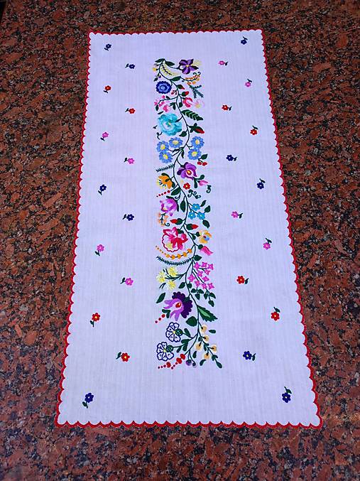 Úžitkový textil - Ručne vyšívaný obrus - behúň "Abov" PS62 obdĺžnik 102x50cm - 16992331_