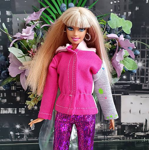 Farebná mikina pre Barbie