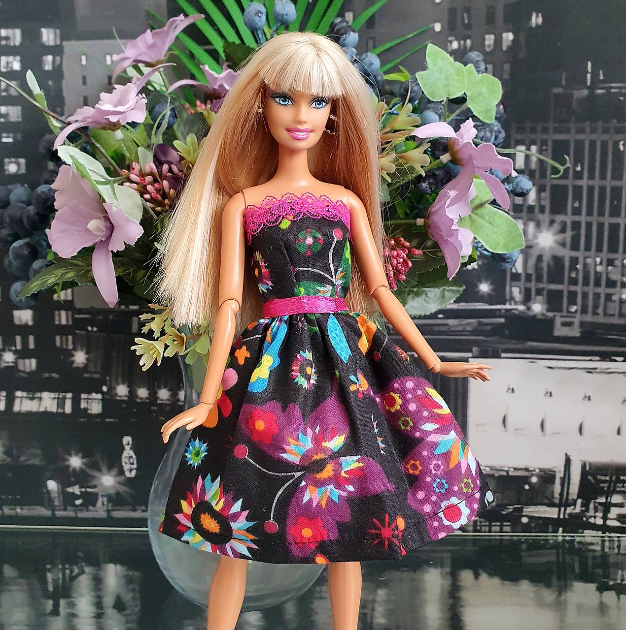 Čierne folklórne midi šaty pre Barbie