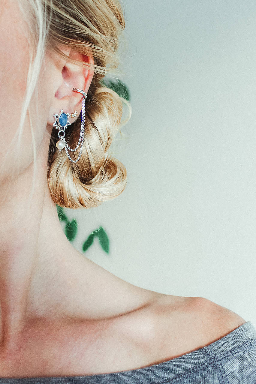 Strieborná náušnica s retiazkou - Whisper Angel