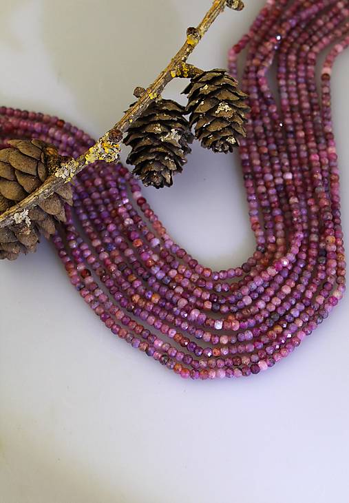 Minerály - rubín korálky 2x3mm -celá šnúra - 17004051_