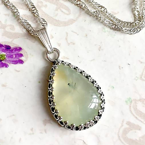 Natural Prehnite Filigree Pendant AG925 / Strieborný prívesok s prírodným prehnitom A0003