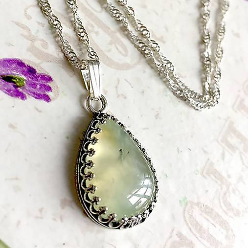 Natural Prehnite Filigree Pendant AG925 / Strieborný prívesok s prírodným prehnitom A0003