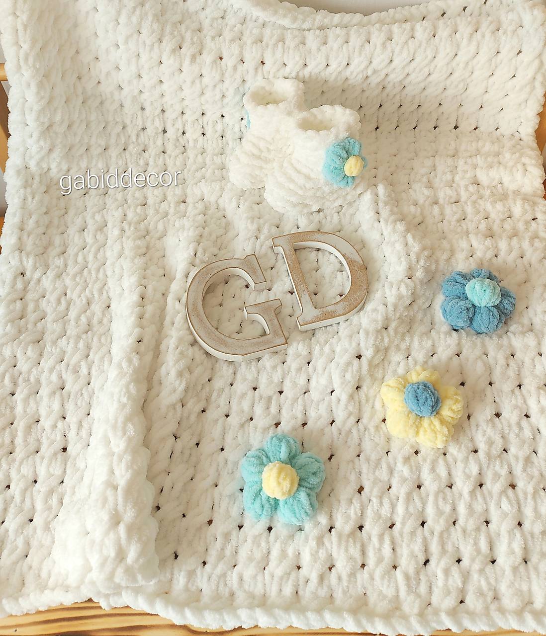 Detská deka do kočíka alebo postieľky s papučkami z vlny puffy fine (Deka s kvietkami samostatne, chlapčenský variant)