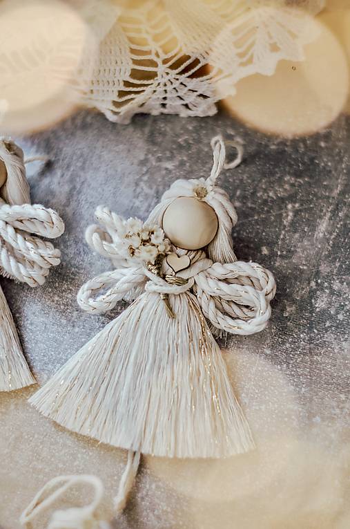 Dekorácie - Macrame anjeliky vianočné natural-zlatá (s kytičkou a srdiečkom) - 17011854_