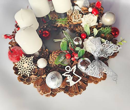 Adventný veniec červeno-čierno-strieborný – originálna ručná tvorba