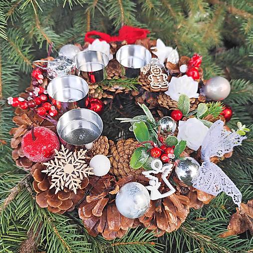 Adventný veniec červeno-čierno-strieborný – originálna ručná tvorba