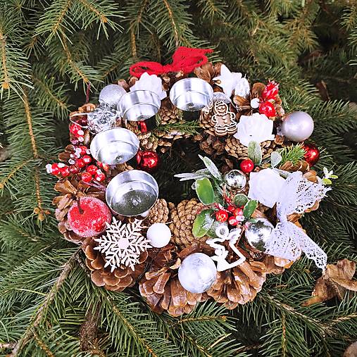 Adventný veniec červeno-čierno-strieborný – originálna ručná tvorba
