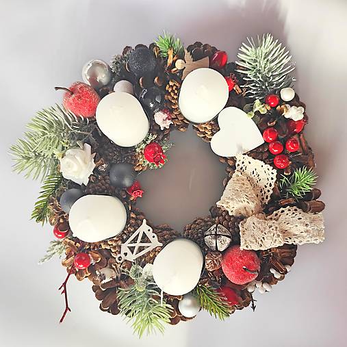 Adventný veniec červeno-čierny – prírodný šiškový veniec