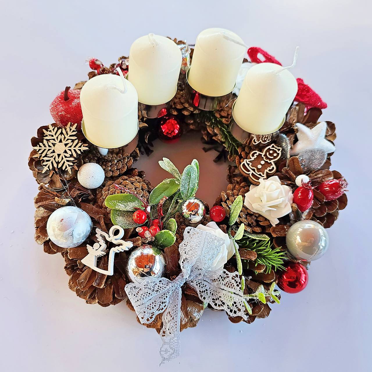 Adventný veniec červeno-čierno-strieborný – originálna ručná tvorba