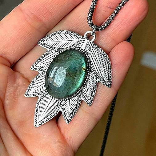 Labradorite Leaf Necklace / Náhrdelník s labradoritom H0034