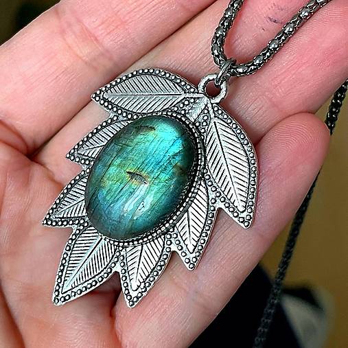 Labradorite Leaf Necklace / Náhrdelník s labradoritom H0034