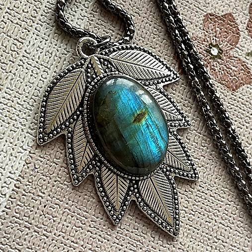 Labradorite Leaf Necklace / Náhrdelník s labradoritom H0034