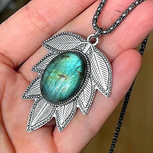 Labradorite Leaf Necklace / Náhrdelník s labradoritom H0034