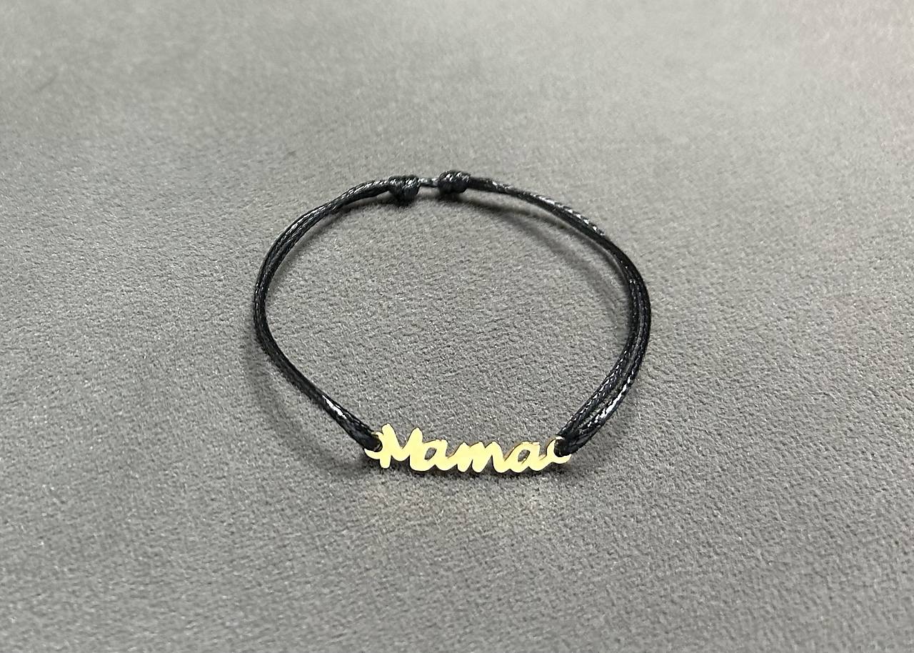 Jednoduchý náramok “Mama” z chirurgickej ocele na povoskovanej šnúrke