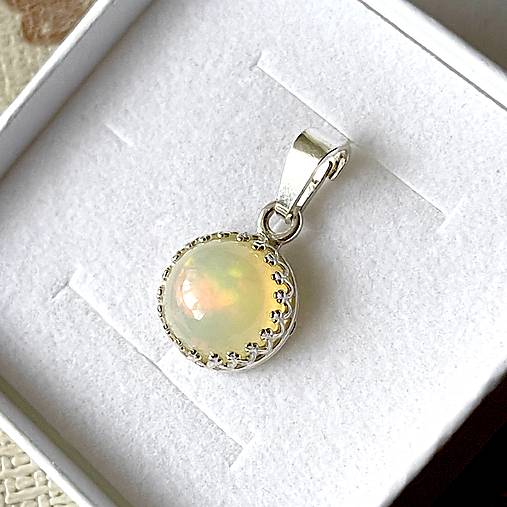 Natural Ethiopian Welo Opal Filigree Pendant AG925 / Strieborný prívesok s prírodným etiópskym opálom E054