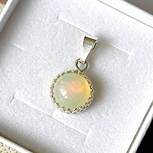 Natural Ethiopian Welo Opal Filigree Pendant AG925 / Strieborný prívesok s prírodným etiópskym opálom E054