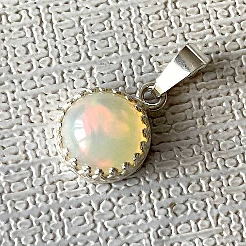 Natural Ethiopian Welo Opal Filigree Pendant AG925 / Strieborný prívesok s prírodným etiópskym opálom E054