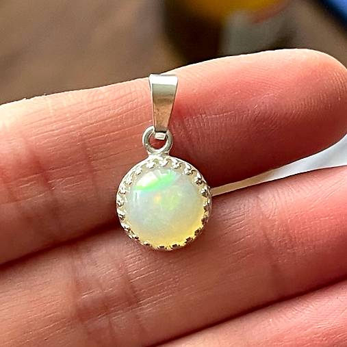 Natural Ethiopian Welo Opal Filigree Pendant AG925 / Strieborný prívesok s prírodným etiópskym opálom E054