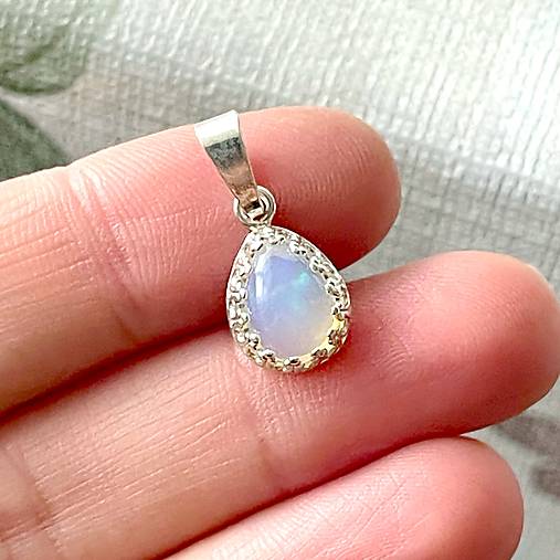 Natural Ethiopian Welo Opal Filigree Pendant AG925 / Strieborný prívesok s prírodným etiópskym opálom E054