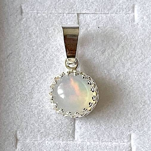 Natural Ethiopian Welo Opal Filigree Pendant AG925 / Strieborný prívesok s prírodným etiópskym opálom E054