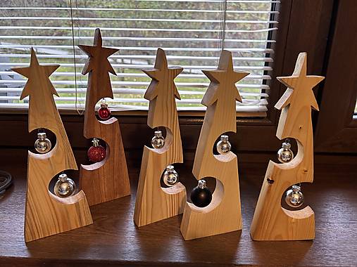 Dekorácie - Drevený stromček s bankam (Smrekový) - 17043046_