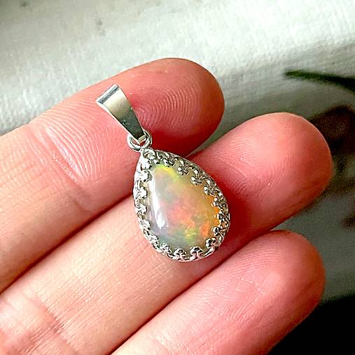 Natural Ethiopian Welo Opal Filigree Pendant AG925 / Strieborný prívesok s prírodným etiópskym opálom E054