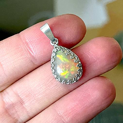 Natural Ethiopian Welo Opal Filigree Pendant AG925 / Strieborný prívesok s prírodným etiópskym opálom E054