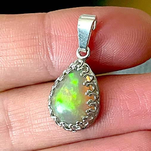 Natural Ethiopian Welo Opal Filigree Pendant AG925 / Strieborný prívesok s prírodným etiópskym opálom E054