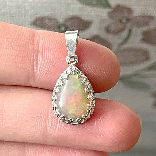 Natural Ethiopian Welo Opal Filigree Pendant AG925 / Strieborný prívesok s prírodným etiópskym opálom E054