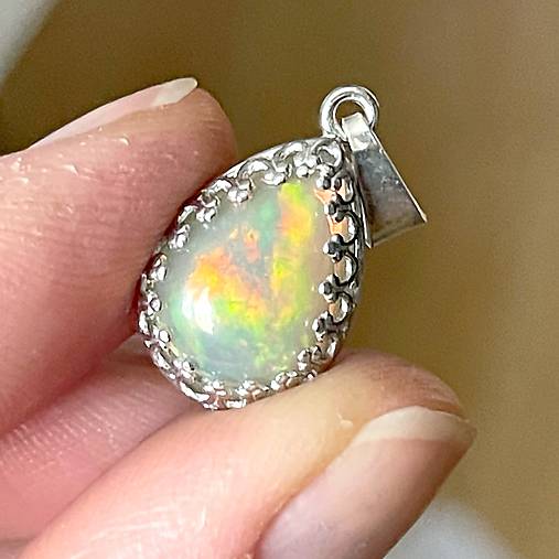 Natural Ethiopian Welo Opal Filigree Pendant AG925 / Strieborný prívesok s prírodným etiópskym opálom E054