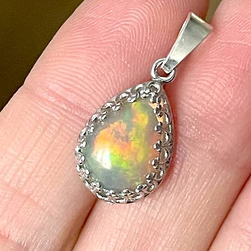 Natural Ethiopian Welo Opal Filigree Pendant AG925 / Strieborný prívesok s prírodným etiópskym opálom E054