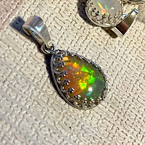 Natural Ethiopian Welo Opal Filigree Pendant AG925 / Strieborný prívesok s prírodným etiópskym opálom E054