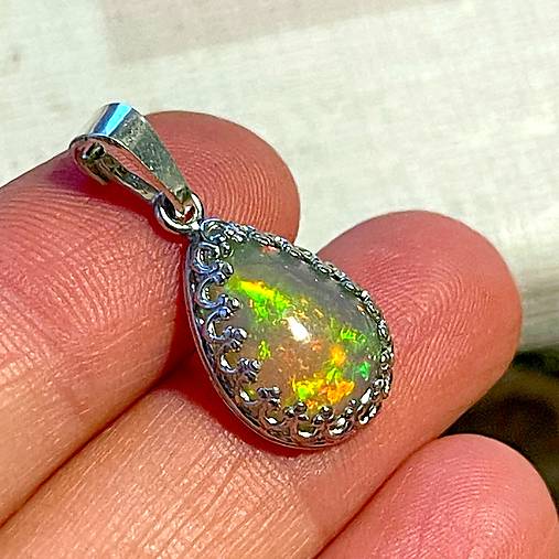 Natural Ethiopian Welo Opal Filigree Pendant AG925 / Strieborný prívesok s prírodným etiópskym opálom E054