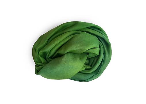 Šály a nákrčníky - "green gradient" hodvábny šál skladom - 17045236_