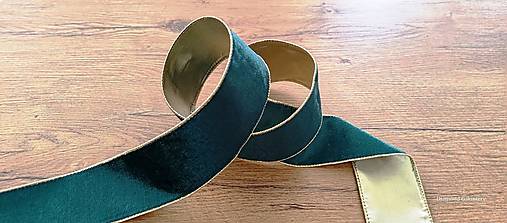 Galantéria - Ozdobná stuha zamatová - 63 mm - Smaragdovo zelená s - 17049763_