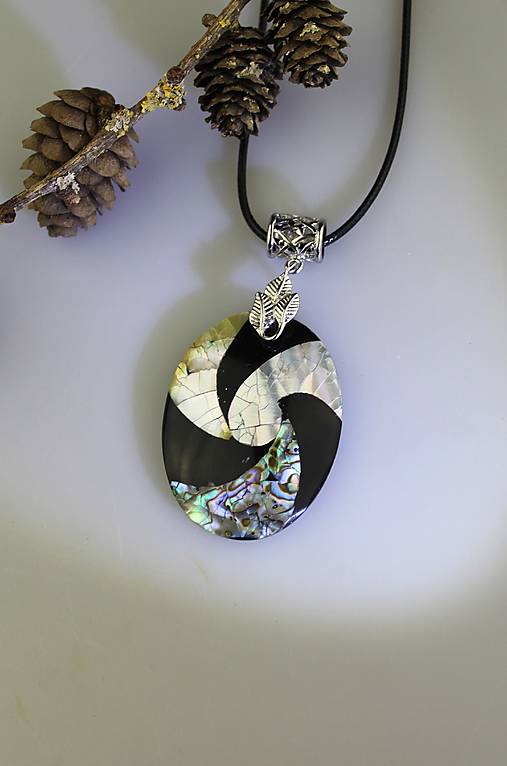 Náhrdelníky - perleť prívesok  - 17049156_