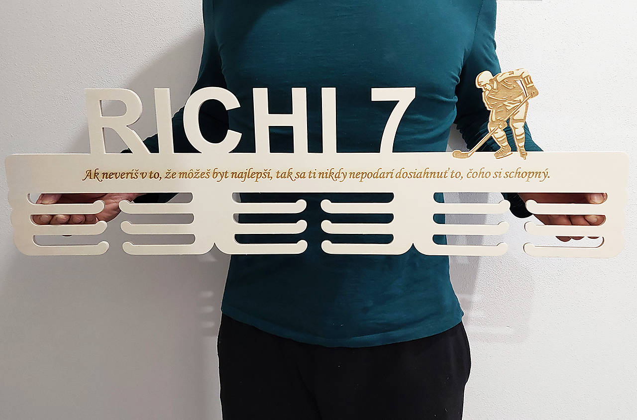 80cm drevený vešiak na medaile s menom HOKEJ, HOKEJBAL