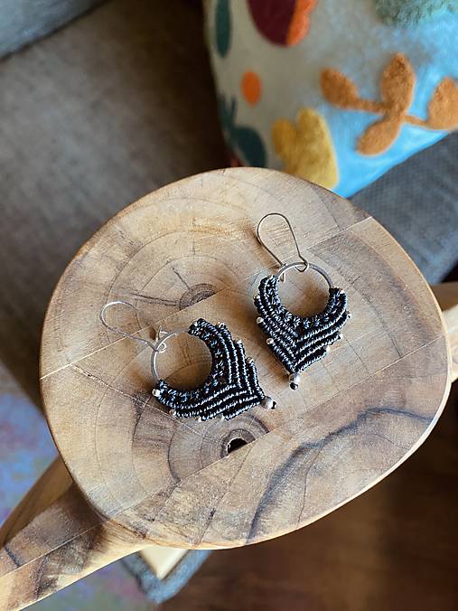 Náušnice - Macrame náušnice (opletený kruh-čierne) - 17047450_