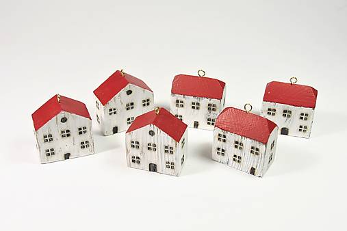 Dekorácie - Veľká sada drevených domčekov na zavesenie - 20 ks - 17049212_