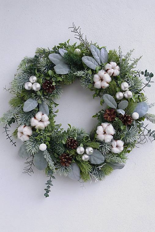 Dekorácie - Vianočný veniec na dvere s bavlníkom - 17053949_