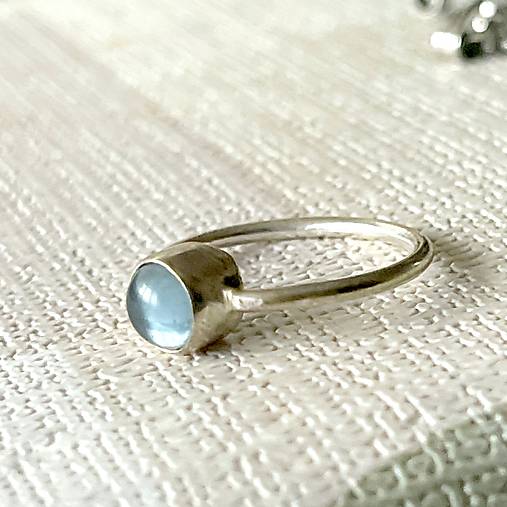 Blue Topaz Silver Plated Ring  / Postriebrený prsteň s modrým topásom E056