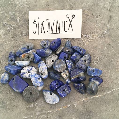 Zlomky - minerálne korálky, 10 g (lapis lazuli)