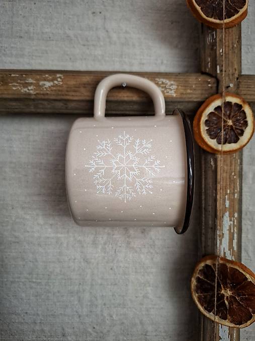 Nádoby - Vianočný, béžový, smaltovaný hrnček "Vločka" - 17057179_