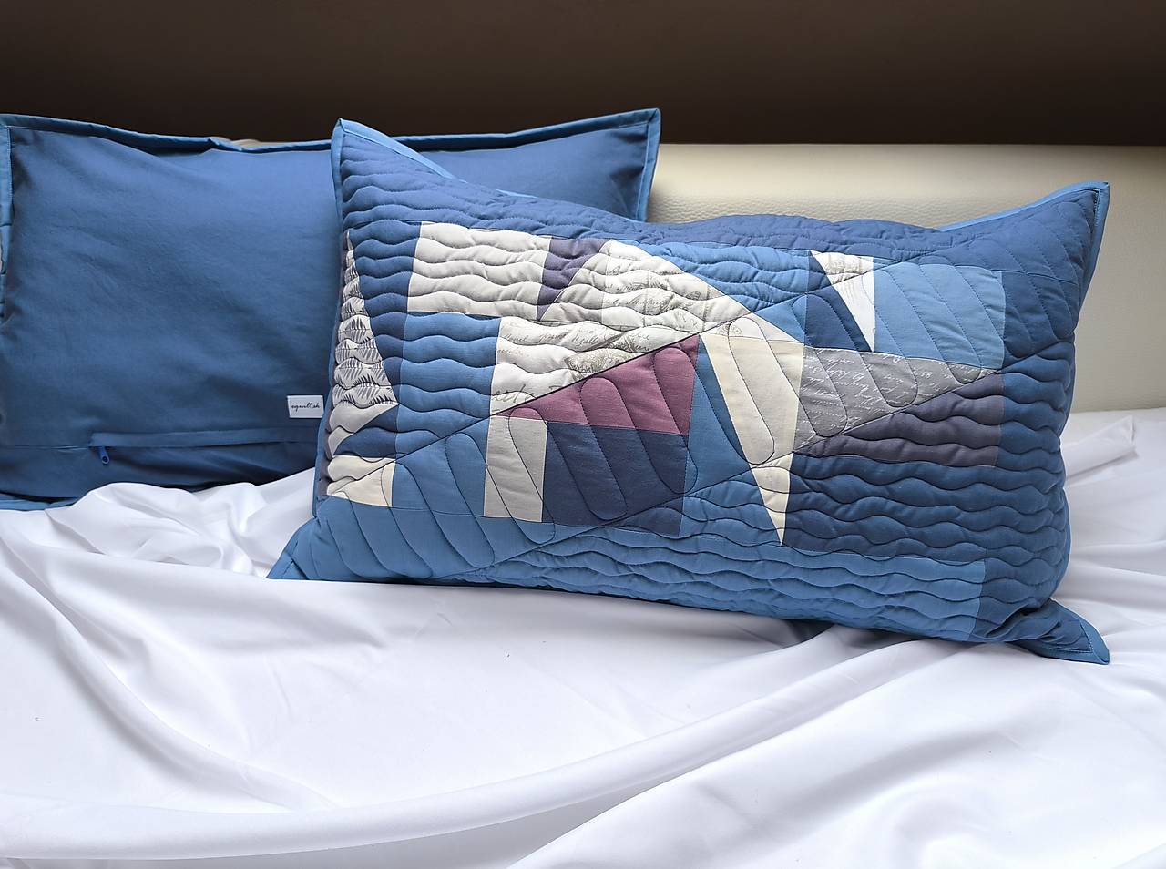 Dekoračný vankúš modrý (40 x 65 cm)