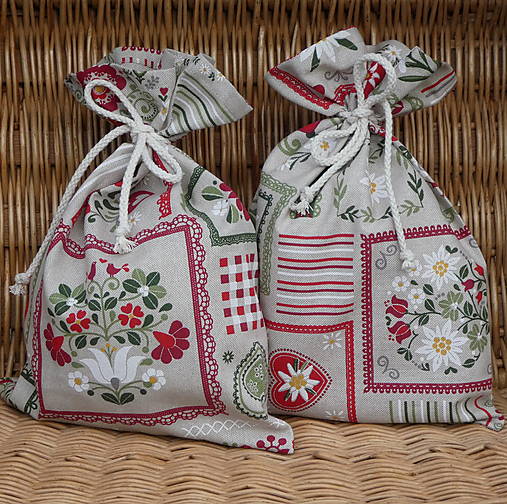 Úžitkový textil - Vrecko Poniklec patchwork 23 x 32 cm - 17073219_