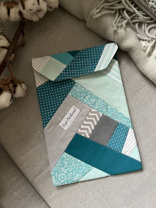 Na notebook - Patchwork knihobal, Tyrkysová s kvetmi - 17077341_