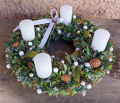 Dekorácie - Adventný veniec (Zlatá) - 17079605_