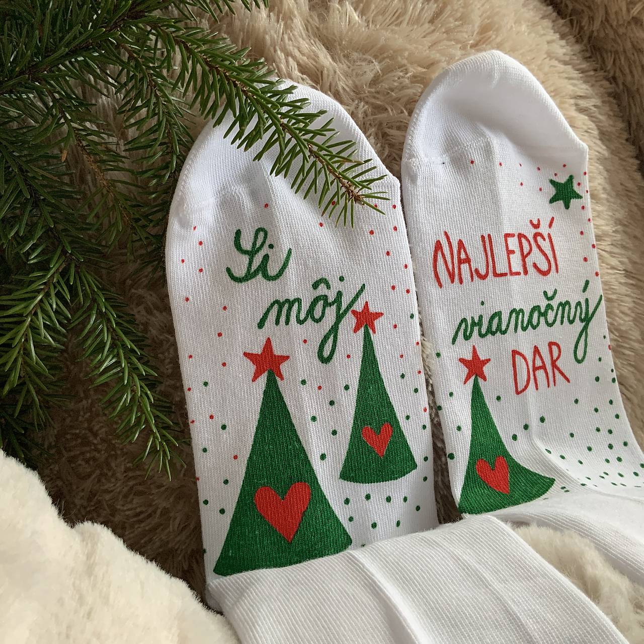 Maľované vianočné ponožky s nápisom: "Si môj ... vianočný darček... (S nápisom “ Si môj najlepší vianočný dar!" (BIELE))