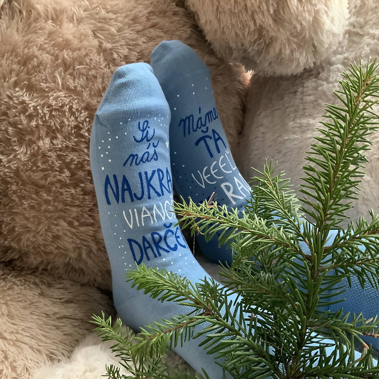 Maľované vianočné ponožky s nápisom: "Si môj ... vianočný darček... (S NÁPISOM “Si NÁŠ NAJKRAJŠÍ  vianočný darček / máme ťa veeeľmi radi!!" (SVETLOMODRÉ))